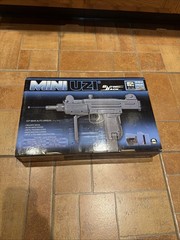 Mini UZI W/Folding Stock – Blowback CO2 Airgun New in Box – Never Fired