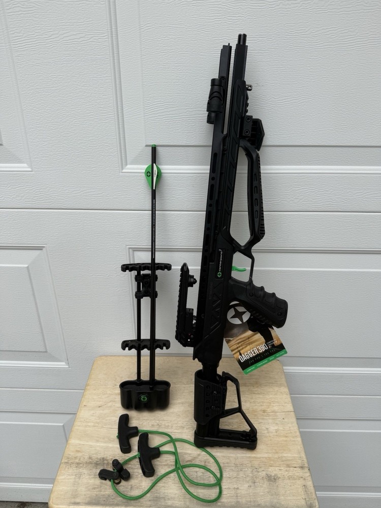 CenterPoint AXCD190FCK Dagger 390 Compound Crossbow Body Only W/ Accessories