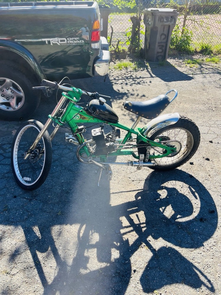 Schwinn S 49cc 2-Stroke Chain Drive Gas Motor Scooter – Green
