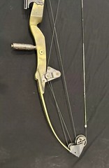 Vintage Bear Whitetail Hunter Compound Bow Left Hand 50 Inches Camo