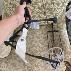DIAMOND ARCHERY Prism 31in 5-55lb Right Hand Compound Bow – Black