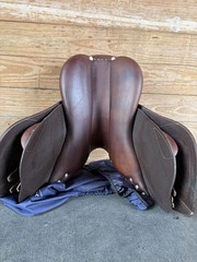 2024 Antares Skylla Jump Saddle 17″ seat 2N Flap T1 Panels EXCELLENT Condition