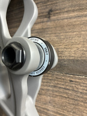 BOWTECH CARBON ONE RH 25.5-30.5″ 60-70# SMOKE GREY
