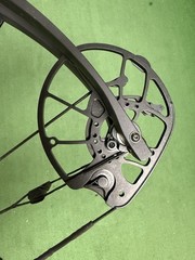NEW Hoyt RX-9 Right Hand Black 70# 25-30″ Compound Bow