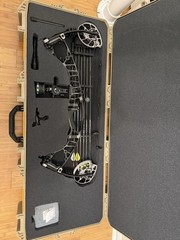 Hoyt VTM 31 – Battleworn (Limited Edition Gray) – Hand: Right-hand Draw + More
