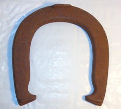 One Old Vintage Heavy 2-1/2 POUNDS Metal TOP RINGER HORSESHOE #2