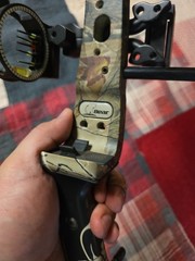 BEAR MAULER COMPOUND HUNTING BOW RIGHT HAND ARCHERY BOW REALTREE APG CAMO