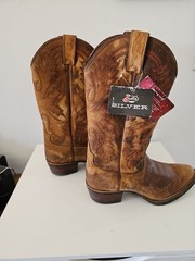 Men’s 8.5 D Justin Distressed Western Boot NEW With Tags
