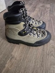 Lightly used la sportiva makalu boots men’s US size 9/EU 42