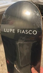 RARE 2011 Lupe Fiasco «Lasers» Album Release Commemorative Skate Deck – NOS