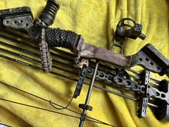 Bowtech Tomkat Compound Bow Camouflage Black with Sight , Quiver, And Arrows