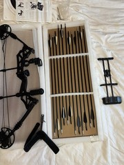 Adult Compound Bow Set 15-60 Lbs, Package with Arrows and more. 19-30” draw.
