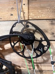 MATHEWS Phase 4 29 RH 70lbs GAS Strings Compound Bow