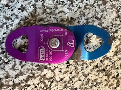 Petzl P50 Rescue Pulley CЄ0197 32kN Rope less than or = 13mm Rock Climbing Gear