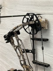 Hoyt Alpha X 33, RH, In Elevated 2 camo, 60-70 lbs