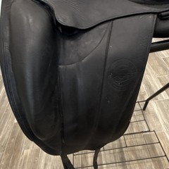 Custom Saddlery Black English Saddle for Horse