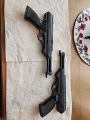 2 VINTAGE Daisy model 188 .177 cal BB Single Stroke Pneumatic Air Pistols Guns
