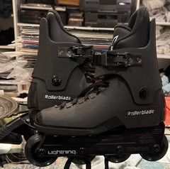 Vintage Lightning Rollerblades Black Inline Skates Size 6 In great shape