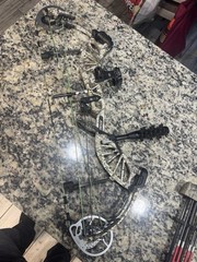 Bear Archery Species RH Compound Bow Camo 55-70lb 32in Aluminum