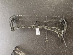 Mathews Lift X 33 RH Compound Bow 70lb 29in 33in Kuiu with accessories