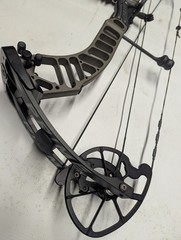 Prime Ronan Compound Bow Package! RH 29.5″ 50-60lb. arrow rest sight & more