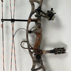 Hoyt Trykon XL (75th Anniversary) RH Camo Weight 60 lbs-70 lbs Freedom SKB Case