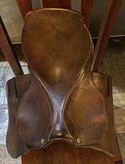 B. T. Crump Close Contact English Jumping Saddle 16.5″