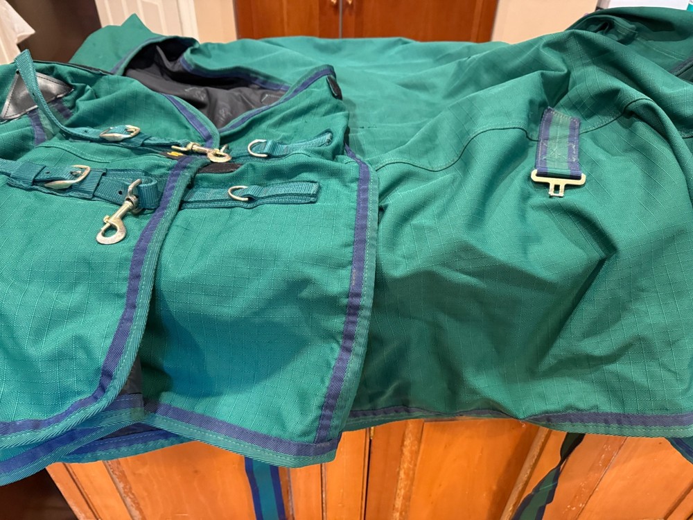 Schneider’s Vtek CHALLENGER Lightweight 84” Turnout Sheet GREEN SMALL REPAIR