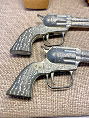 VINTAGE 1950s PAIR OF SINGLE SHOT CAP GUNS WITH CARDBOARD HOLSTERS UNMARKED