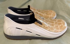 MOZO Men’s Chefs Slip-On Shoes Beige White Animal Print Oil/Slip Resistant