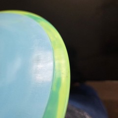 Axiom Fission Timelapse Blue Plate, Teal/Green Swirl Rim 167 grams