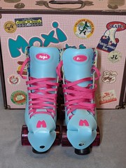 Moxi Beach Bunny Roller Skates Blue Sky Pink Sz 5 Slightly used w/Box Toe Guards