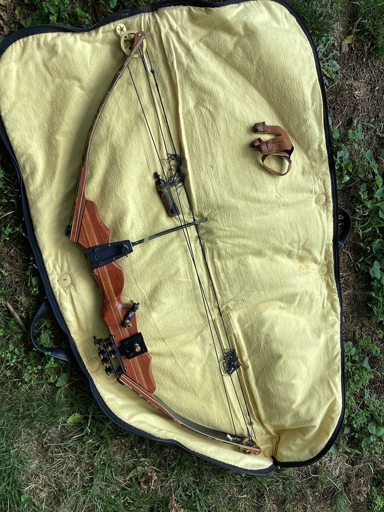 Vintage Wood Riser Compound Bow Archery Set with Soft Case & Finger Tab