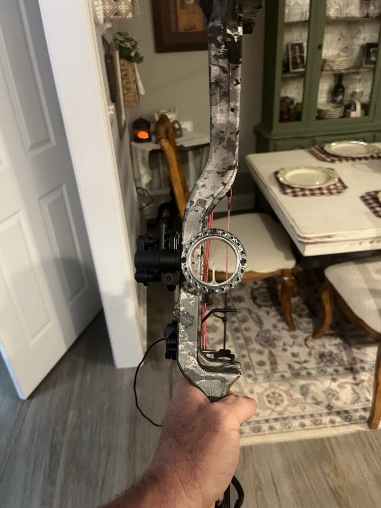 Blackout Epic X2 RTH Compound Bow 340 FPS