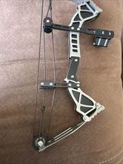 9.5″ Mini Compound Bow Kit with 12 Arrows for Target Shooting and Archery
