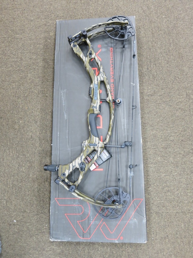NEW Hoyt RX-9 RX9 60-70# Mossy Oak Bottomland Carbon Hunting Bow RH