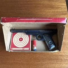 Vintage Model 118 Daisy Targeteer BB Gun. Complete w/ Pistol, Box, & Targets!