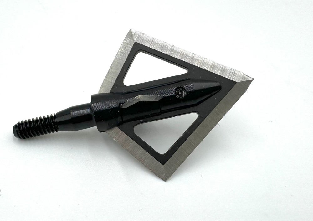 Magnus Black Hornet 4 Blade Broadheads – 100 Gr, 125 Gr & 150 Gr – Pack of 3