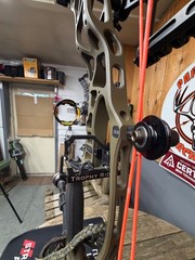 Hoyt Alpha X 33 Bow. RH 60-70lbs Trophy Ridge Propel rest & React 4. Shrewd
