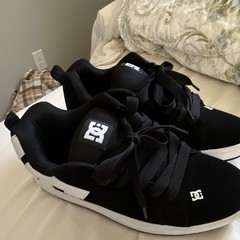 DC shoes court graffik black and white skate shoes size 10.5