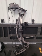 Hoyt Carbon RX-9 Gray Carbon Fiber Compound Bow Right Hand 70lb 25-30in