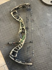 Hoyt nitrux Compound Bow Camo 60-70lbs 24-27in RH 33in MPN 1933930