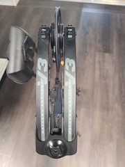 Mathews V3 Black Aluminum Compound Bow Right Hand 70 lb 31in 27-31 Draw