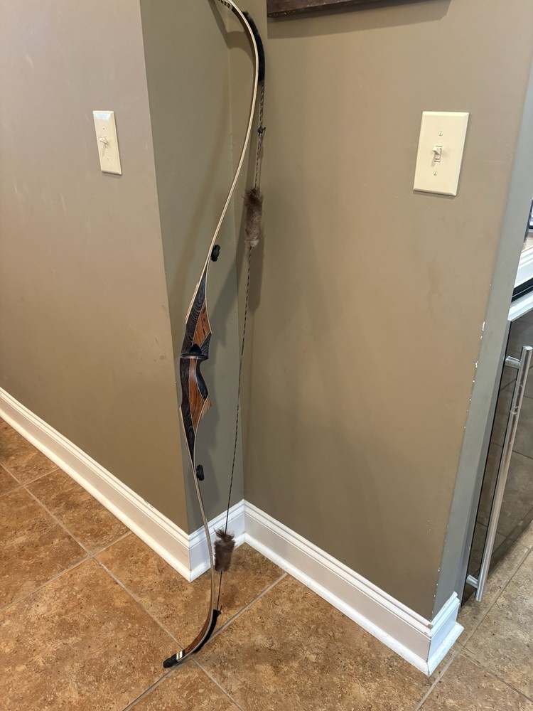 Oberon Recurve 60in 50lb RH Recurve Bow Wood Brown/Black 28in Draw