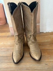 Vintage Women’s Size 9 Hyer Boots by Tony Lama Olive Nubuck Leather 024808092