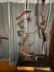 Bear Alaskan XT + RTH 70 RH ONE OF A KIND- OLIVE RISER AND Bottomlands LIMBS!