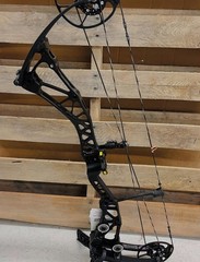 *BOW ONLY* Bowtech Revolt x80 – Black – 80lbs – RH