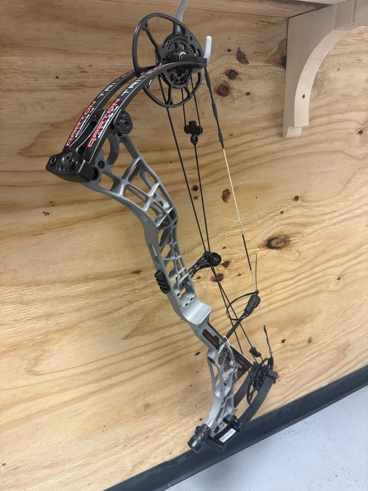 Darton Tritech 31 Compound Bow 60-70lbs 25-30.5in 31in Gray Black