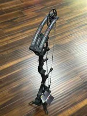 NEW BOWTECH CARBON ONE X Compound Bow in Black RH 70# 25.5-30.5″ 339fps