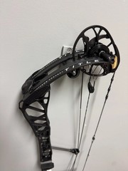 Mathews Title 36 Gen 2 RH Black 26.5″ 55# 80% Let Off Gas System X + Stabilizers